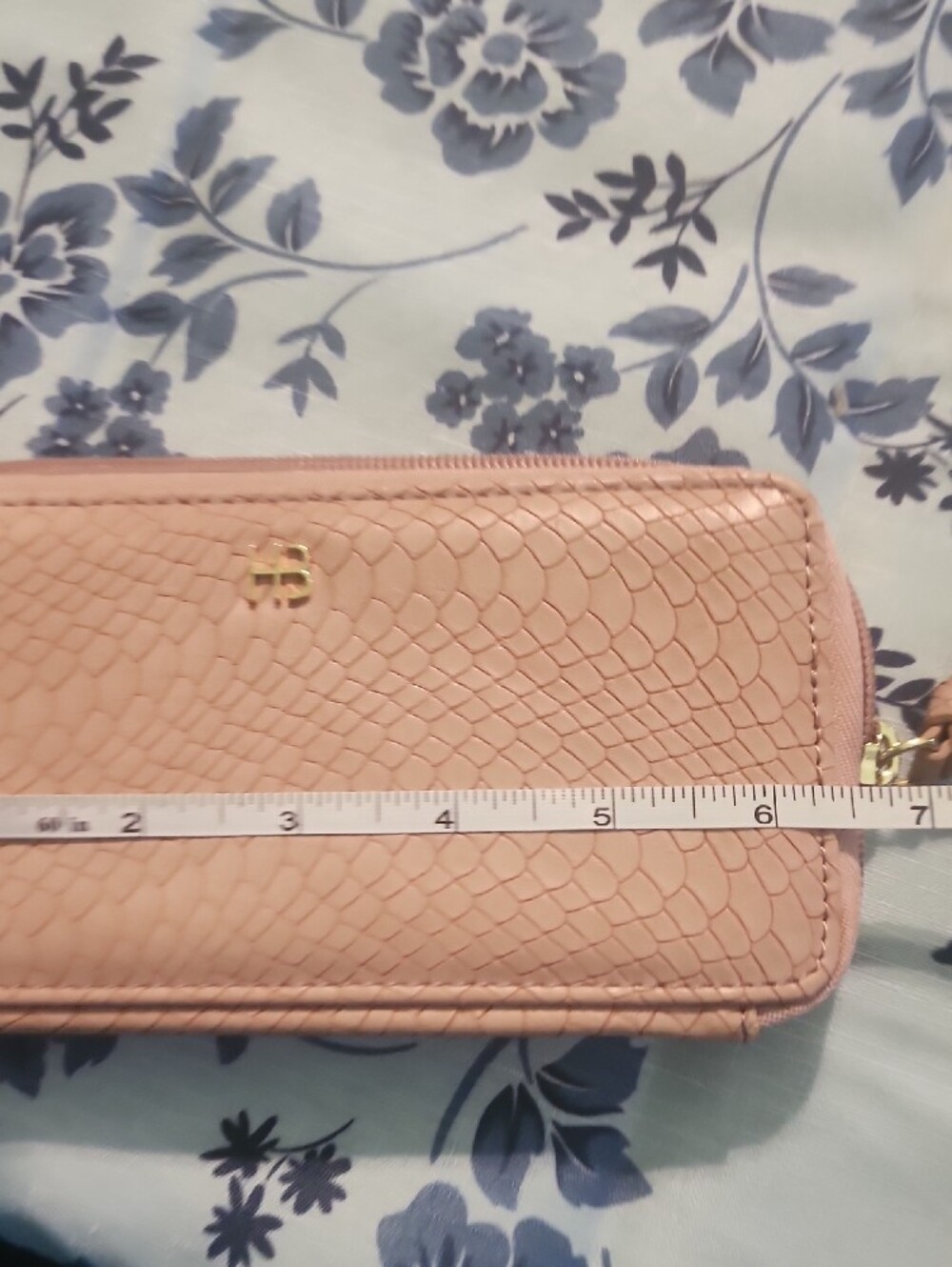 Logo Blush Pink Snake-Embossed Zip Wallet - Picture 4 of 5